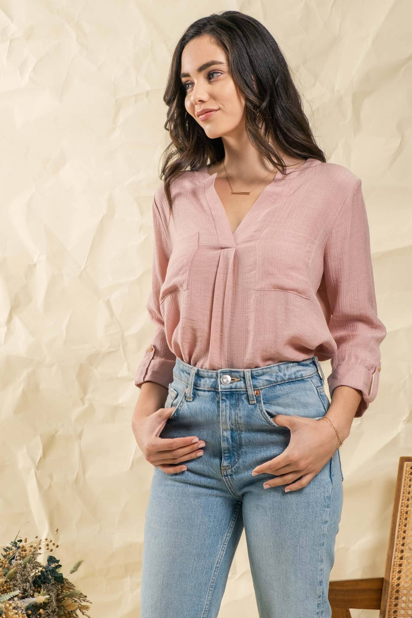 SPLIT NECK BACK BUTTON 3/4 TAB SLEEVE TOP: BLUSH