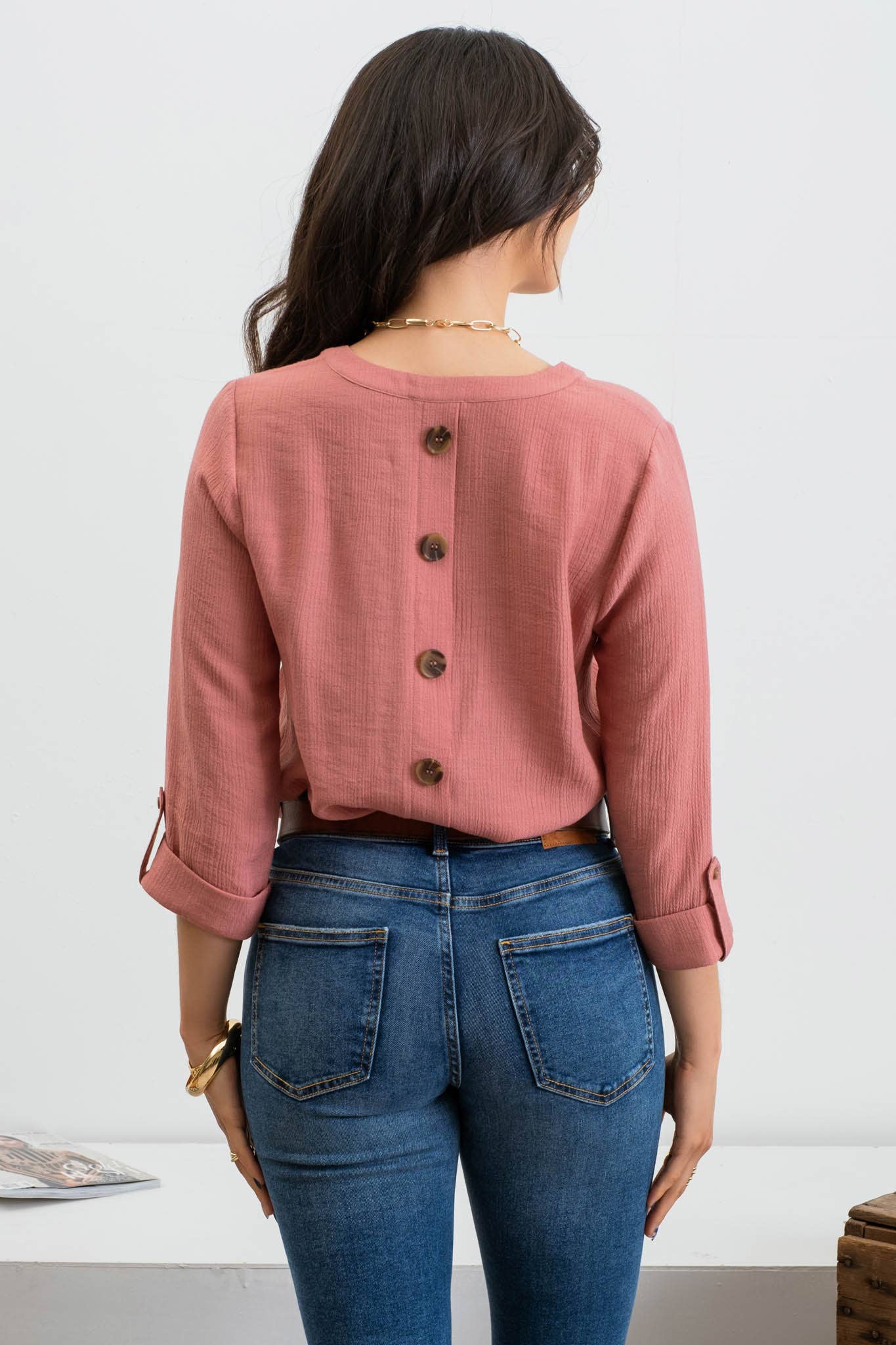 SPLIT NECK BACK BUTTON 3/4 TAB SLEEVE TOP: BLUSH