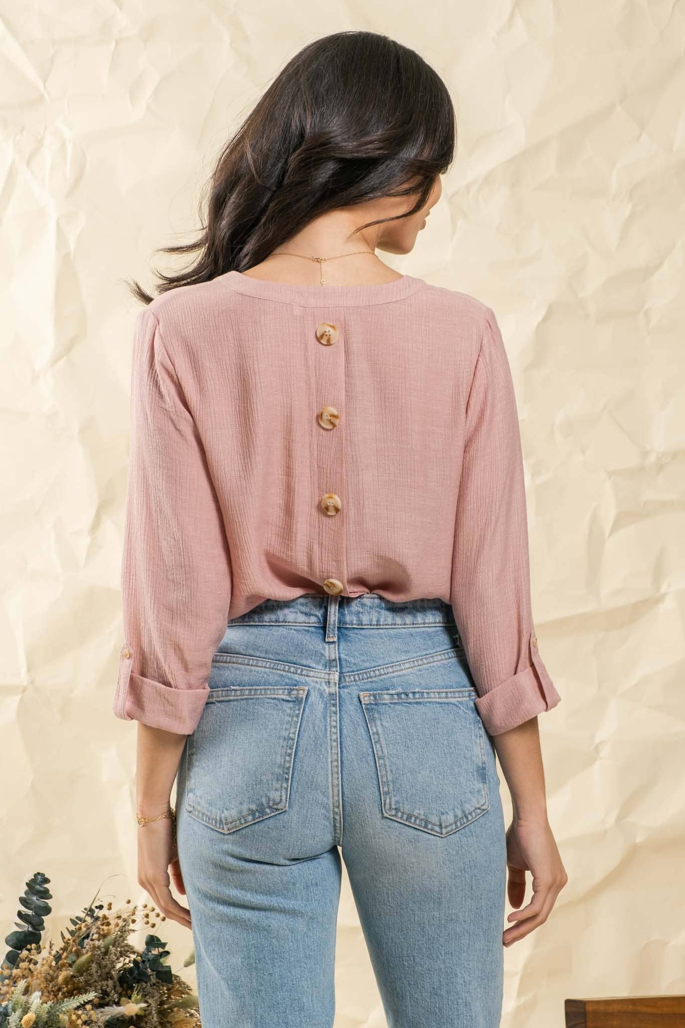 SPLIT NECK BACK BUTTON 3/4 TAB SLEEVE TOP: BLUSH