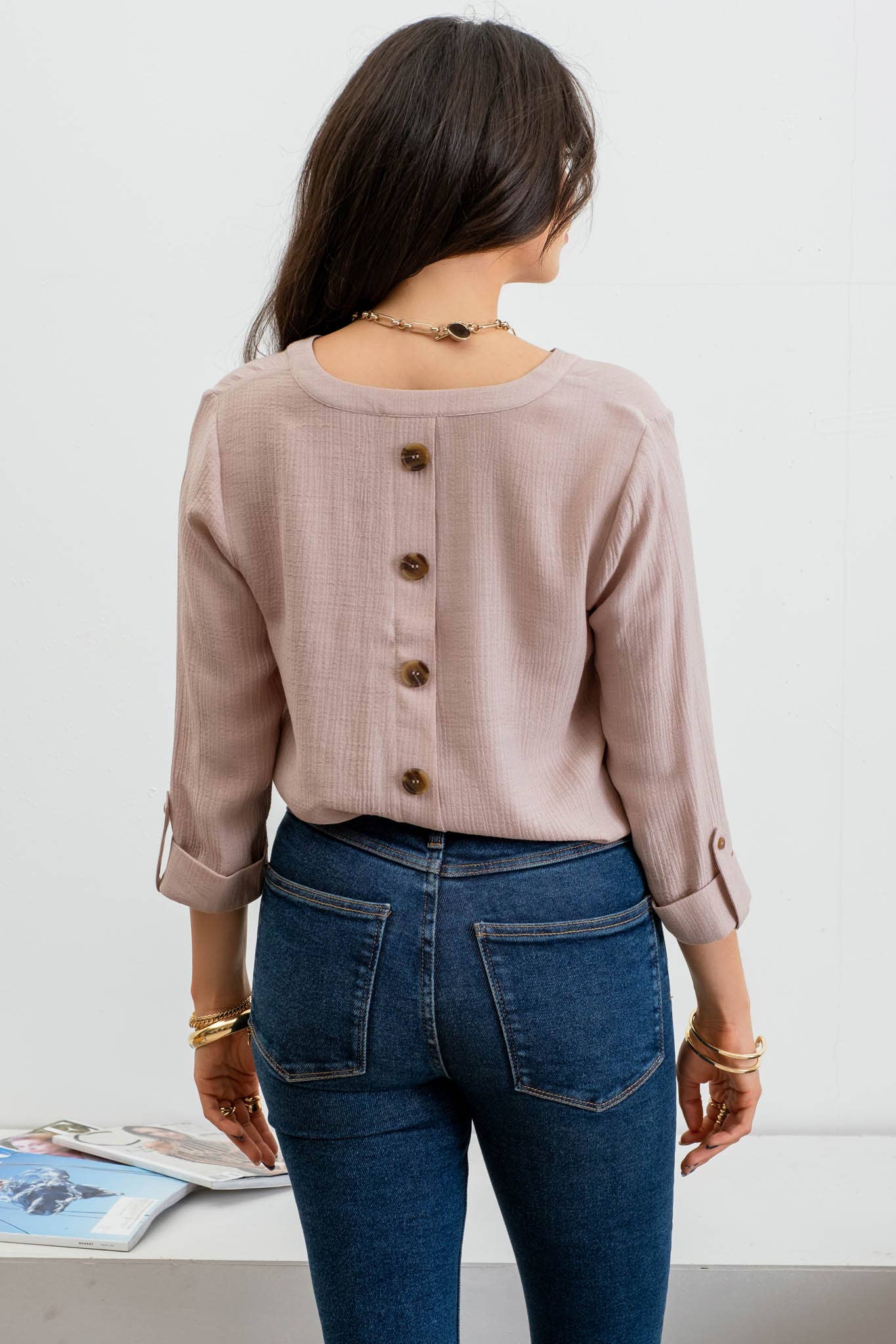 SPLIT NECK BACK BUTTON 3/4 TAB SLEEVE TOP: BLUSH